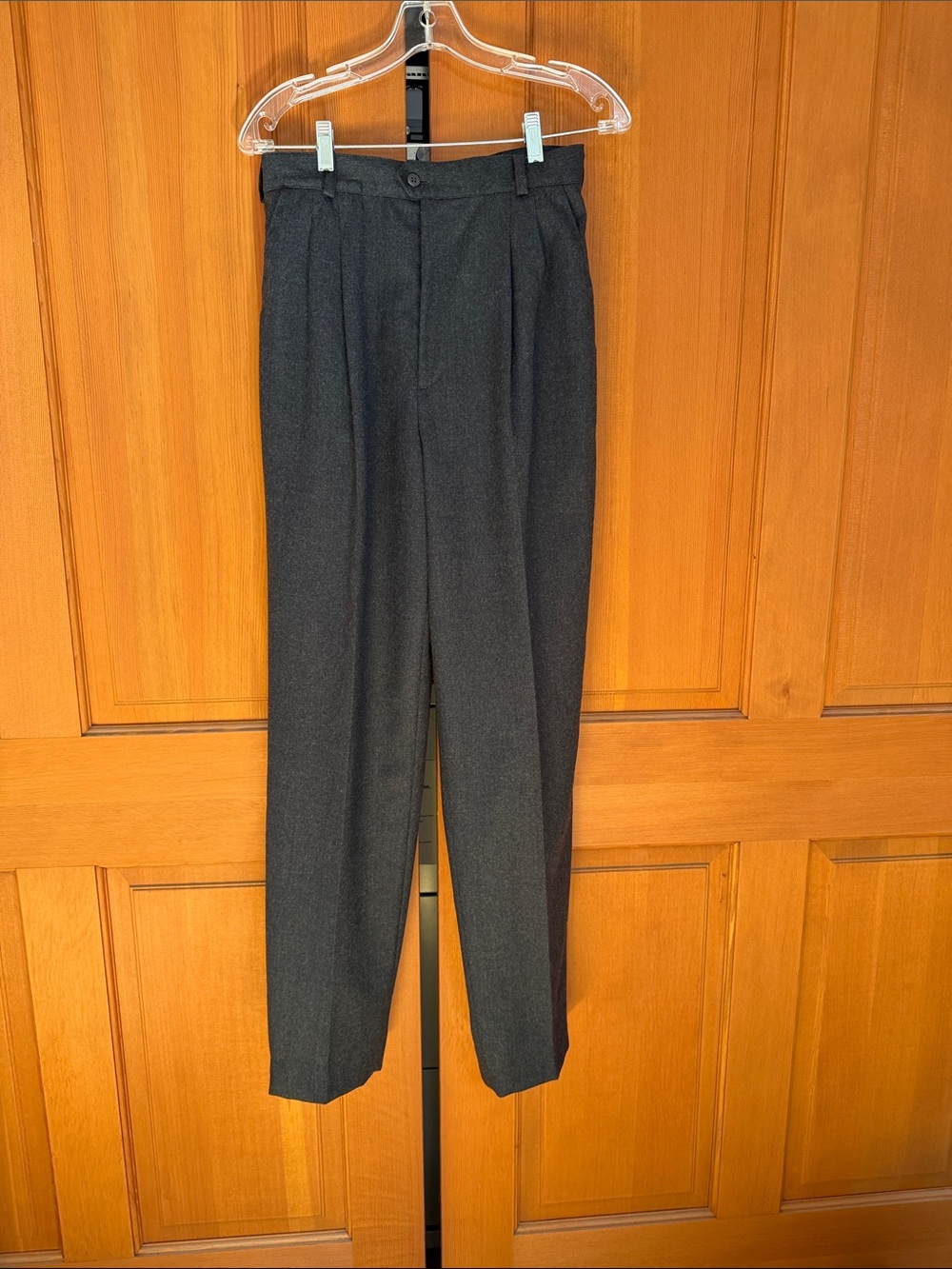 Pleated tailored pants 100% wool, fully lined
